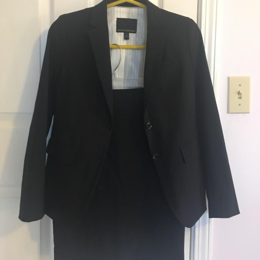 blazer & matching black skirt banana republic